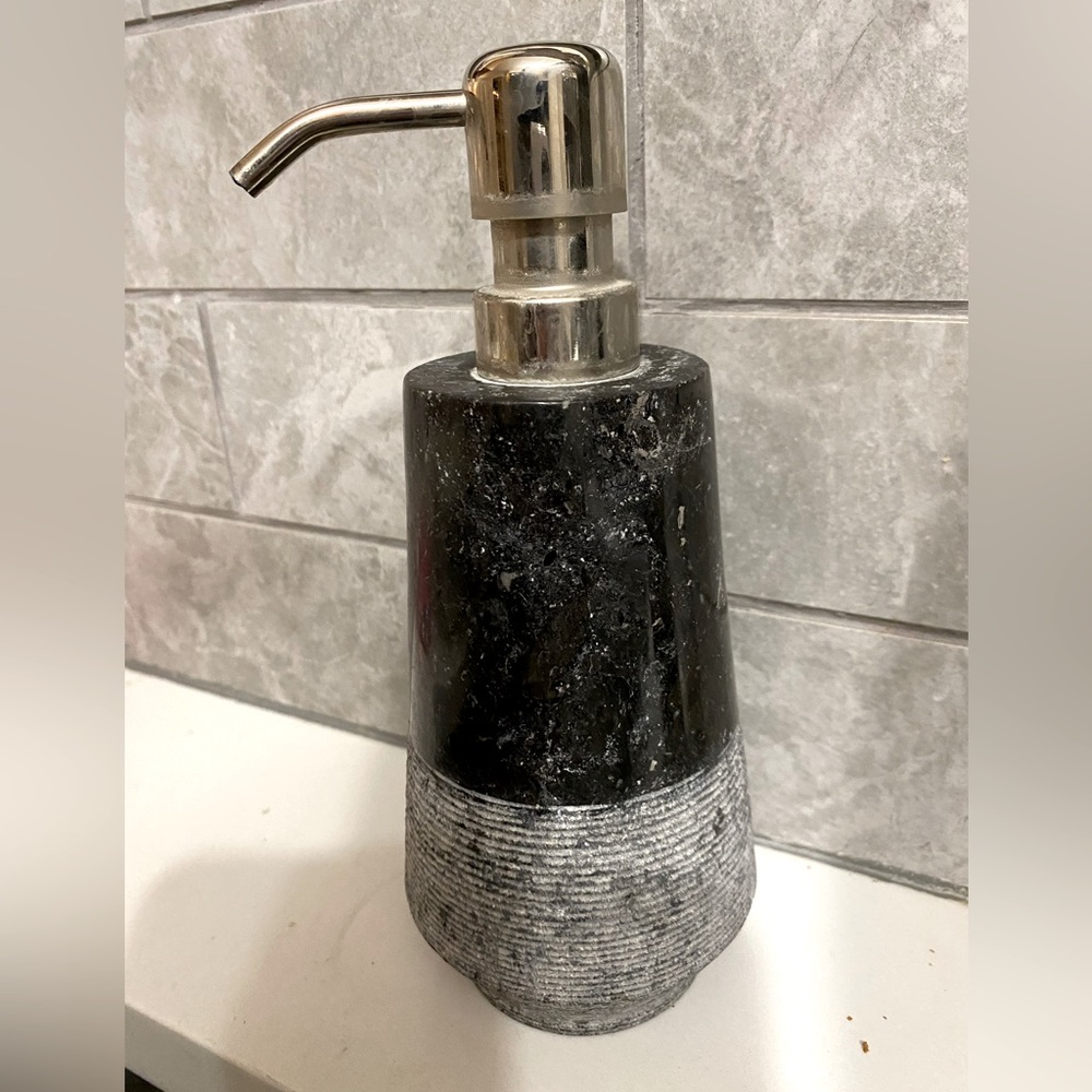 Kassatex Crosby Lotion Dispenser Gray/Black BRAND NEW